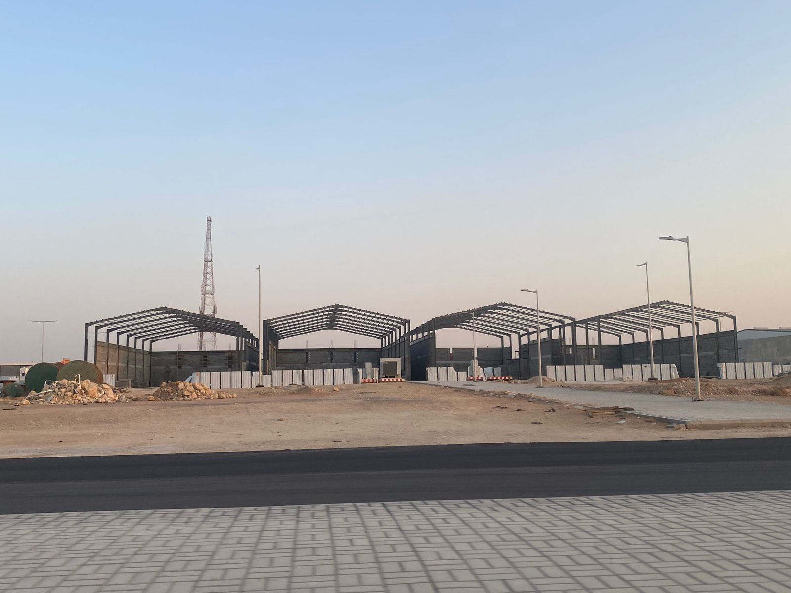 هناجر سندويتش بنل في الرياض: دليل الشراء الكامل مع الأسعار والمواصفات 2026