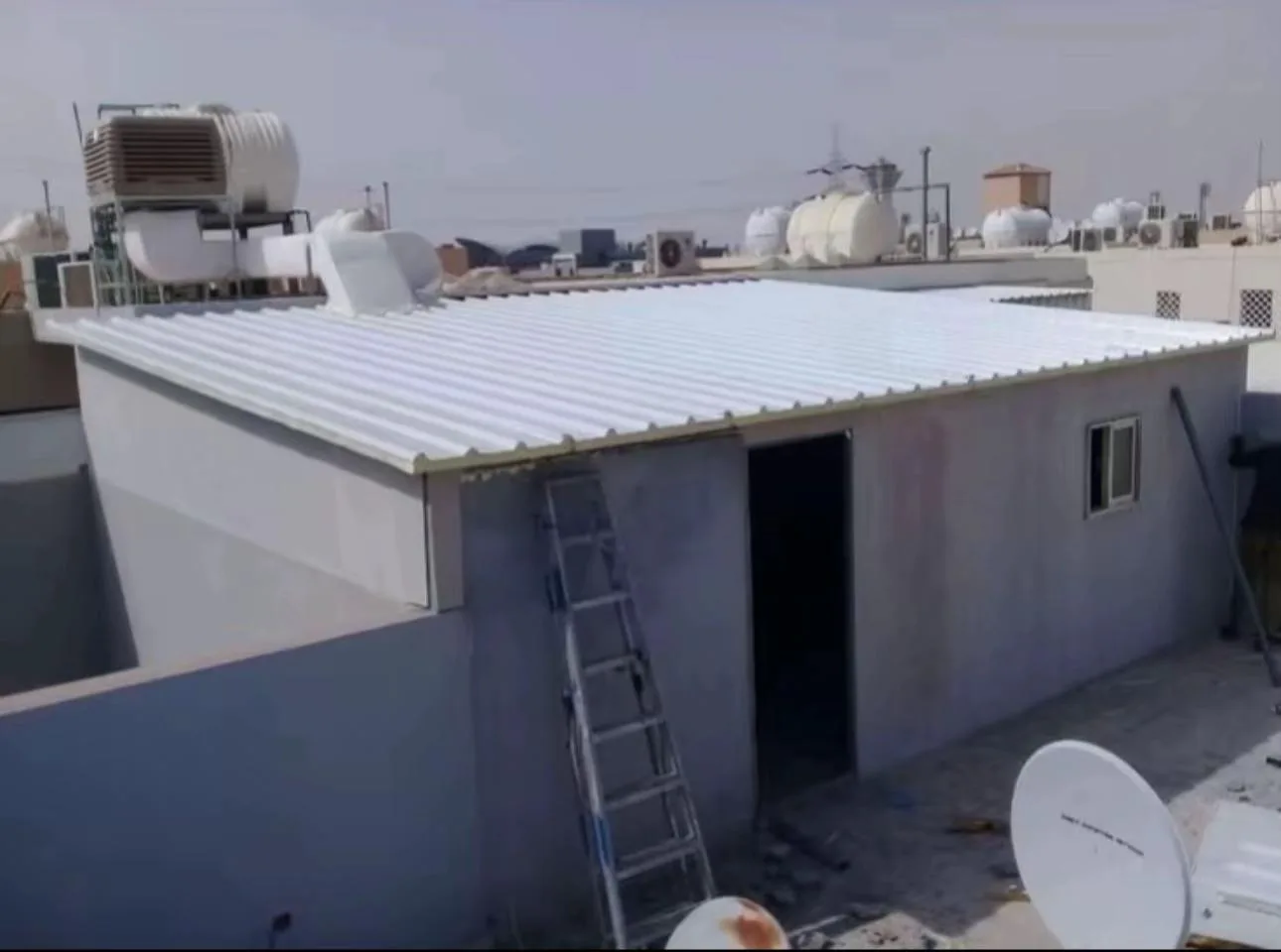 عزل الصوت والضوضاء الخارجية في غرف بنل مخصصة للاستوديوهات بالرياض